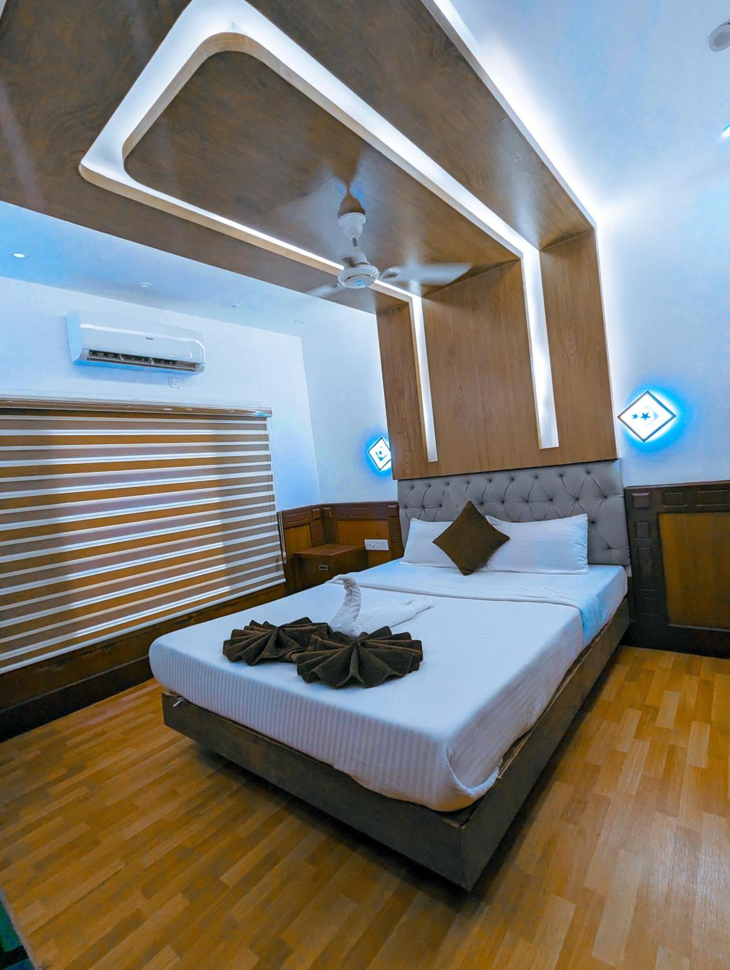 קומרקום Grand Villa Houseboat מראה חיצוני תמונה